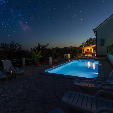 Villa Luxury Paloma Blanca With Heated Pool Lovrec