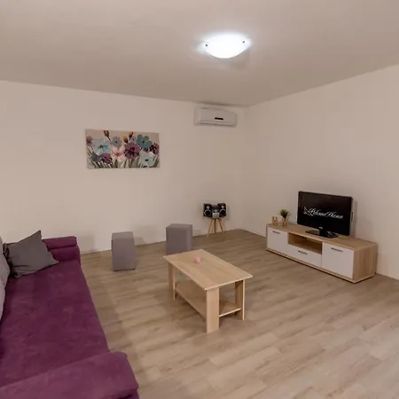 Luxury Paloma Blanca With Heated Pool Villa Lovrec