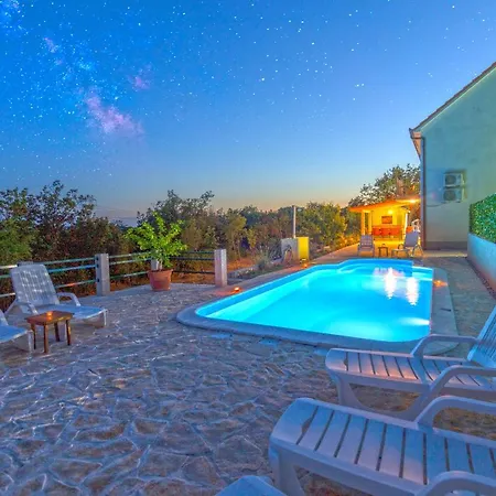 Luxury Paloma Blanca With Heated Pool Lovreć