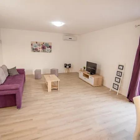 Vila Luxury Paloma Blanca With Heated Pool *