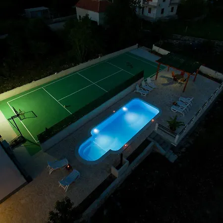 Luxury Paloma Blanca With Heated Pool Vila Lovrec