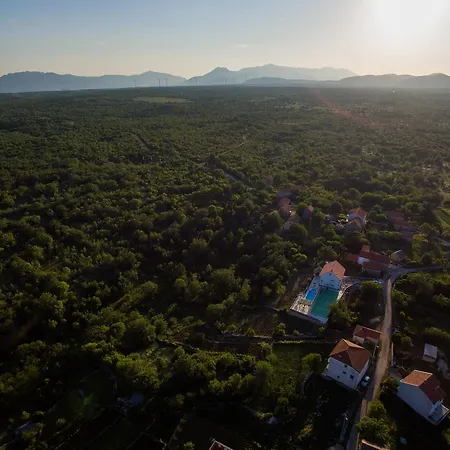 Luxury Paloma Blanca With Heated Pool