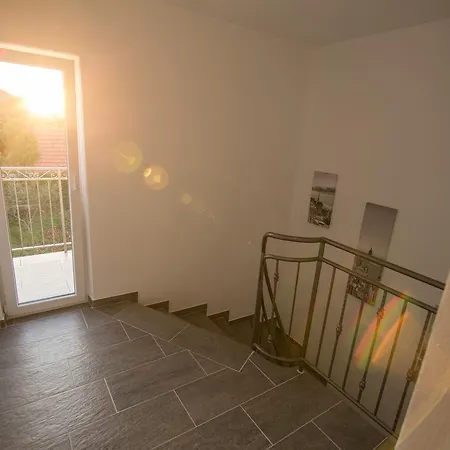 Luxury Paloma Blanca With Heated Pool Lovrec