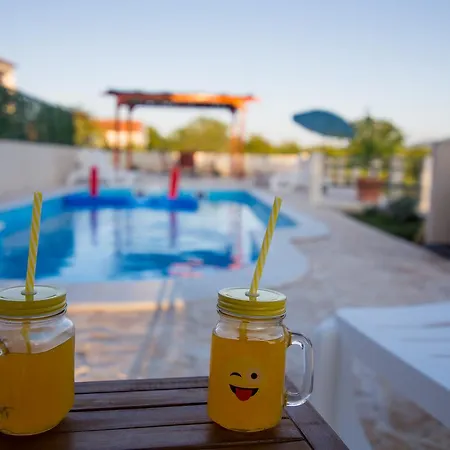 Luxury Paloma Blanca With Heated Pool