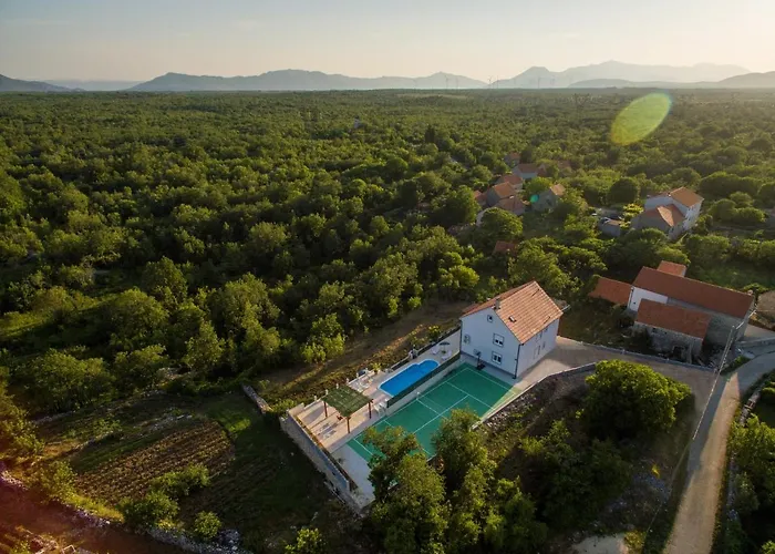 Luxury Paloma Blanca With Heated Pool