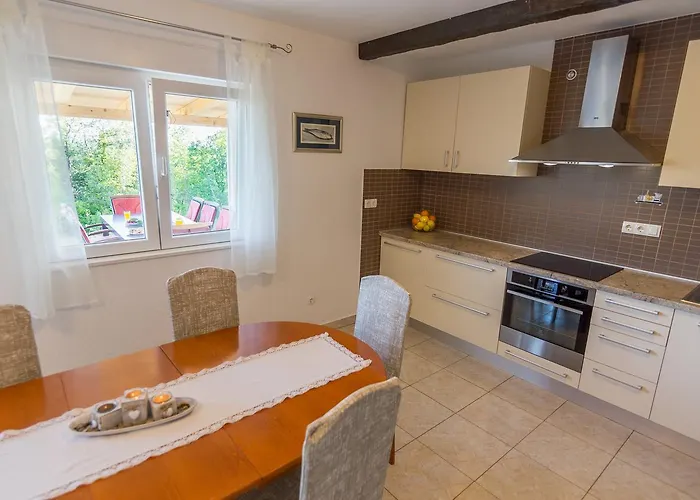 Luxury Paloma Blanca With Heated Pool