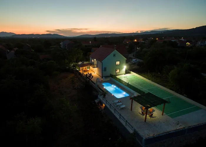 Luxury Paloma Blanca With Heated Pool *