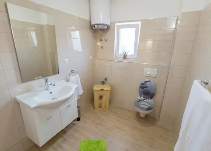 Luxury Paloma Blanca With Heated Pool