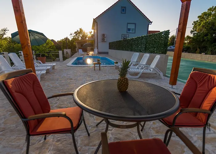 Luxury Paloma Blanca With Heated Pool *