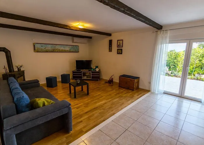 Luxury Paloma Blanca With Heated Pool