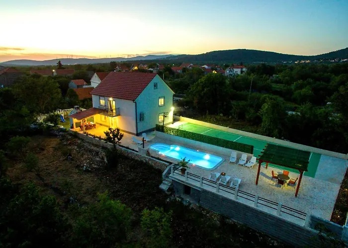 别墅 Luxury Paloma Blanca With Heated Pool Lovreć